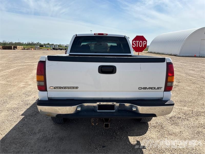 Chevrolet Silverado 2500 LT 4x2 Extended Cab Pickup Kita