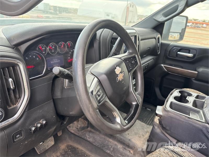 Chevrolet Silverado 2500HD 4x4 Crew Cab Pickup Други