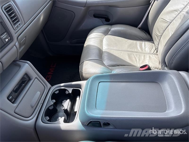 Chevrolet Silverado 2500 LT 4x2 Extended Cab Pickup Kita
