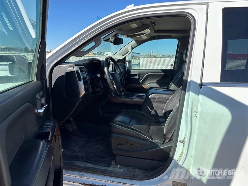 Chevrolet Silverado 2500 High Country 4x4 Crew Cab Pickup أخرى
