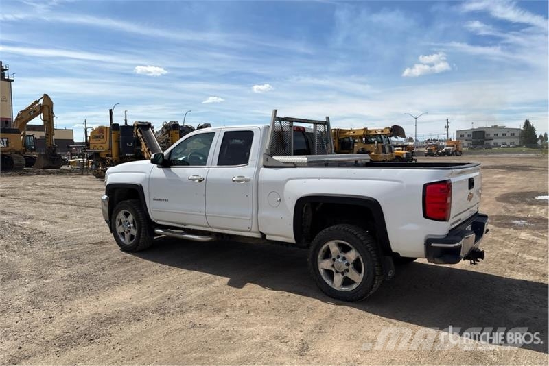 Chevrolet Silverado 2500HD 4x2 Extended Cab Pickup Други