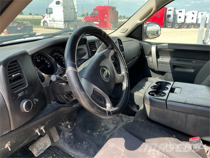Chevrolet Silverado 2500HD 4x4 Extended Cab Cab and Chassis 캐빈 및 인테리어