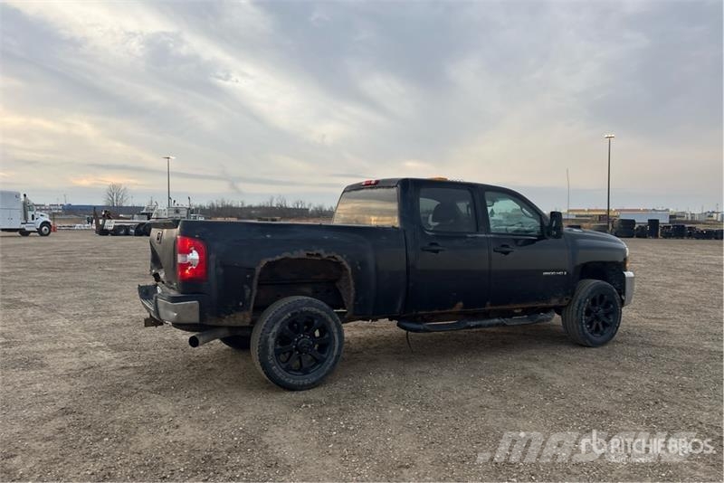 Chevrolet Silverado 2500 HD LTZ 4x4 Crew Cab Pickup أخرى