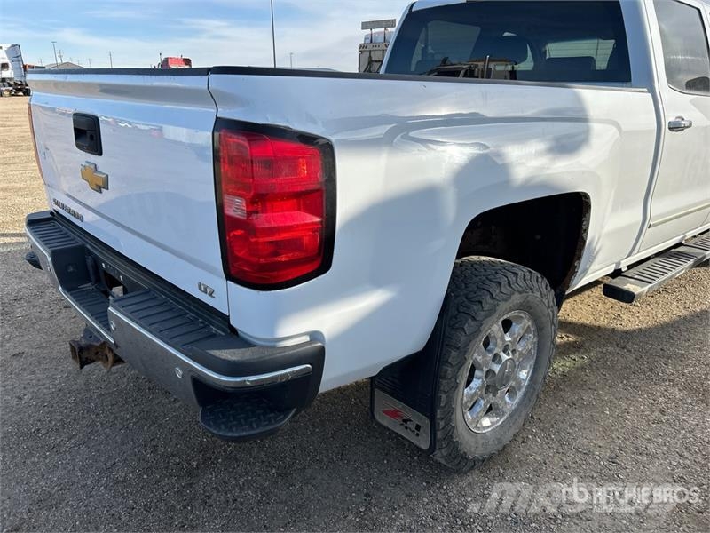 Chevrolet Silverado 2500HD LTZ 4x4 Crew Cab Pickup Andre varebiler
