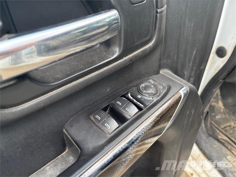 Chevrolet Silverado 2500HD 4x4 Crew Cab Pickup Други