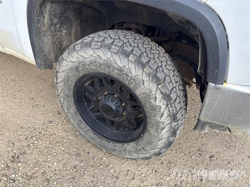 Chevrolet Silverado 2500HD 4x4 Crew Cab Pickup Други