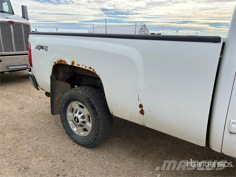 Chevrolet Silverado 2500 LT 4x4 Extended Cab Pickup Muu
