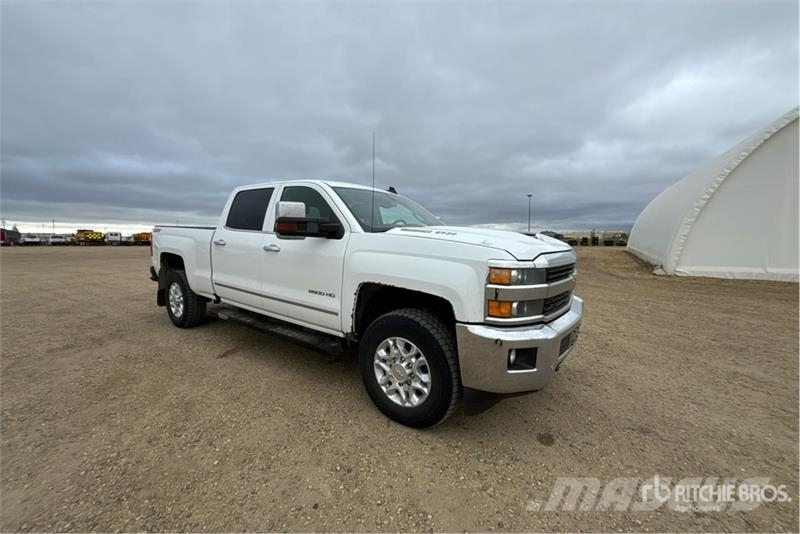 Chevrolet Silverado 2500HD LTZ 4x4 Crew Cab Pickup Andre varebiler