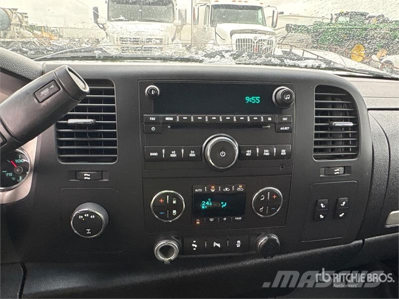 Chevrolet Silverado 2500HD LT 4x4 Crew Cab Snow Plow Truck Municipal/vehicul cu uz general