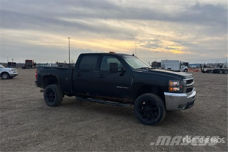 Chevrolet Silverado 2500 HD LTZ 4x4 Crew Cab Pickup أخرى