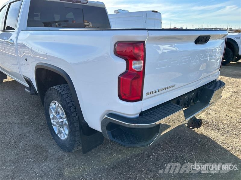 Chevrolet Silverado 2500HD LTZ 4x4 Crew Cab Pickup Egyéb