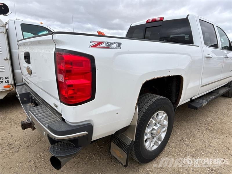 Chevrolet Silverado 2500HD LTZ 4x4 Crew Cab Pickup Andre varebiler