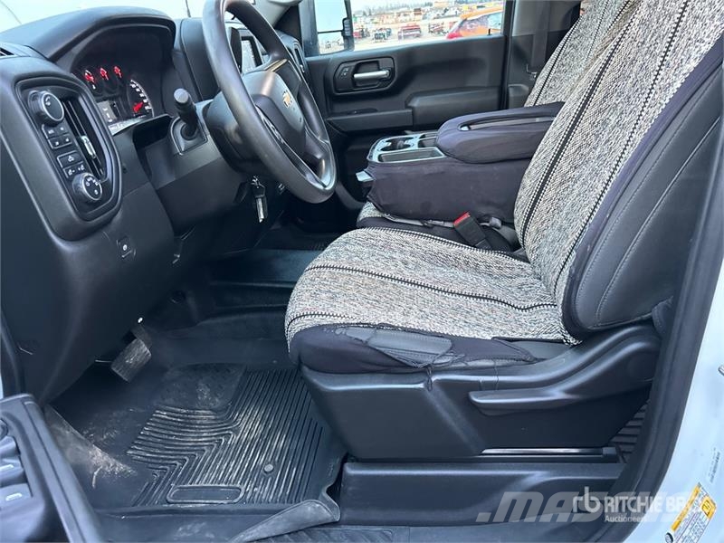 Chevrolet Silverado 2500HD 4x4 Crew Cab Pickup Ostalo