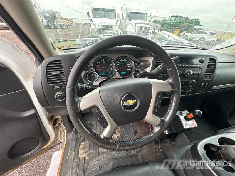 Chevrolet Silverado 2500HD LT 4x4 Crew Cab Snow Plow Truck Municipal/vehicul cu uz general