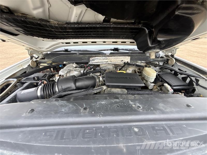 Chevrolet Silverado 2500HD LTZ 4x4 Crew Cab Pickup Andre varebiler
