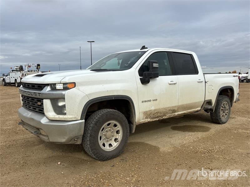 Chevrolet Silverado 2500 LT 4x4 Crew Cab Pickup (Inoperable) Andre varebiler
