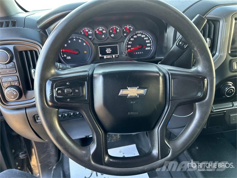 Chevrolet Silverado 2500 4x4 Crew Cab Pickup Otros