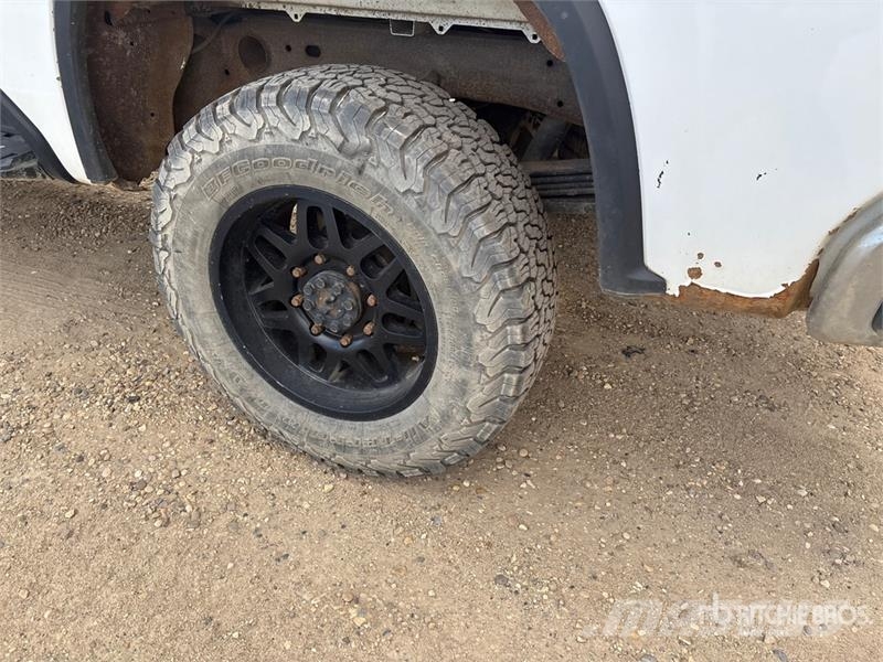 Chevrolet Silverado 2500HD 4x4 Crew Cab Pickup Други