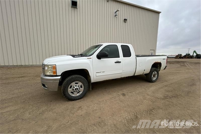 Chevrolet Silverado 2500 LT 4x4 Extended Cab Pickup Muu