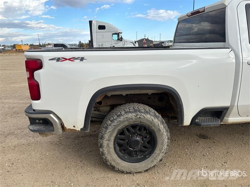 Chevrolet Silverado 2500HD 4x4 Crew Cab Pickup Други