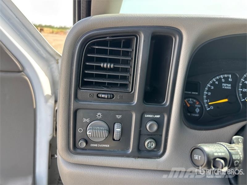 Chevrolet Silverado 2500 LT 4x2 Extended Cab Pickup Kita