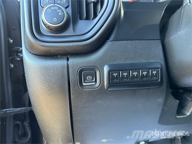 Chevrolet Silverado 2500 4x4 Crew Cab Pickup Otros