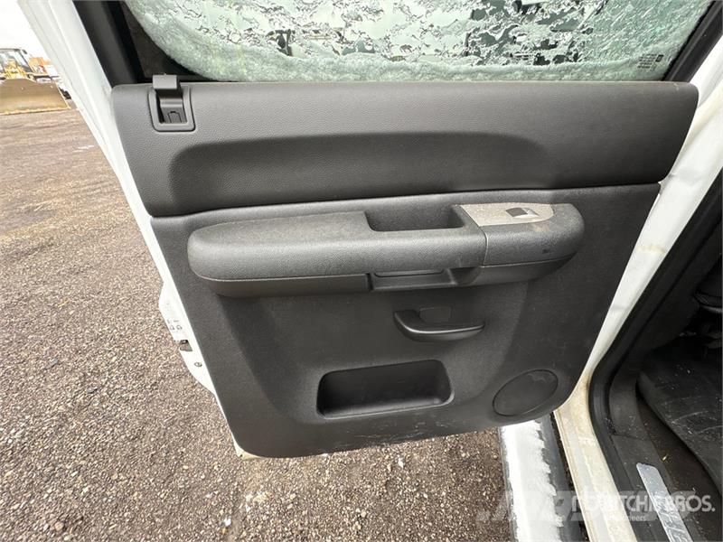 Chevrolet Silverado 2500HD LT 4x4 Crew Cab Snow Plow Truck Municipal/vehicul cu uz general