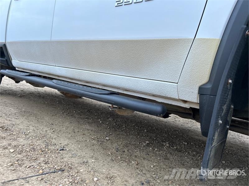 Chevrolet Silverado 2500HD 4x4 Crew Cab Pickup Ostalo