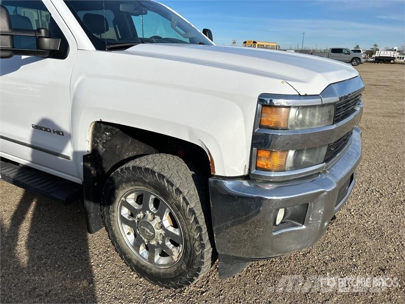 Chevrolet Silverado 2500HD LTZ 4x4 Crew Cab Pickup Andre varebiler