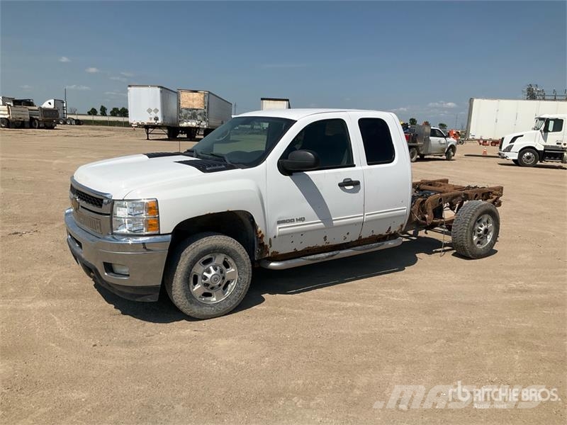 Chevrolet Silverado 2500HD 4x4 Extended Cab Cab and Chassis 캐빈 및 인테리어
