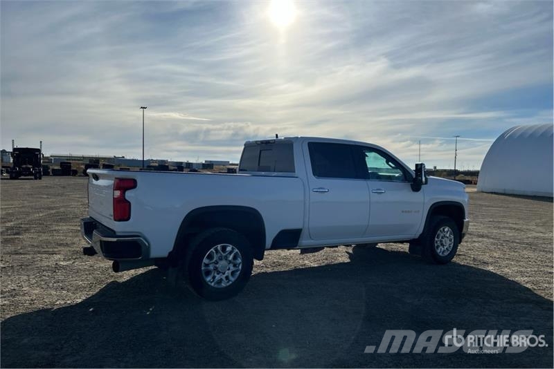 Chevrolet Silverado 2500HD LTZ 4x4 Crew Cab Pickup Egyéb