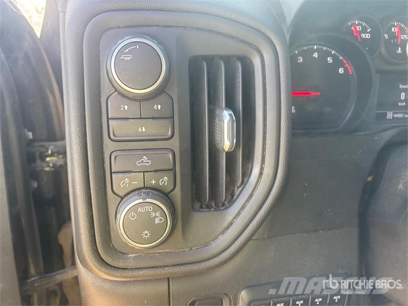 Chevrolet Silverado 2500HD 4x4 Crew Cab Pickup Други