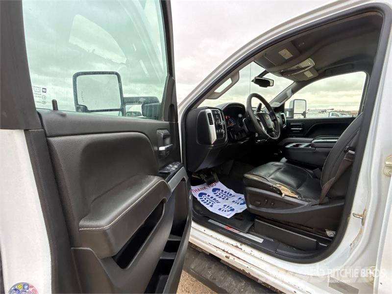 Chevrolet Silverado 2500HD LTZ 4x4 Crew Cab Pickup Andre varebiler