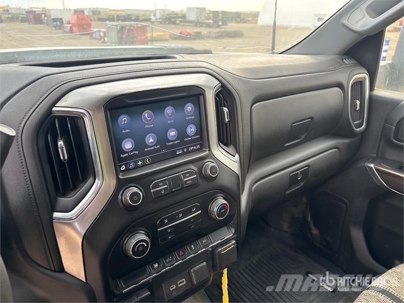 Chevrolet Silverado 2500HD 4x4 Crew Cab Pickup Други