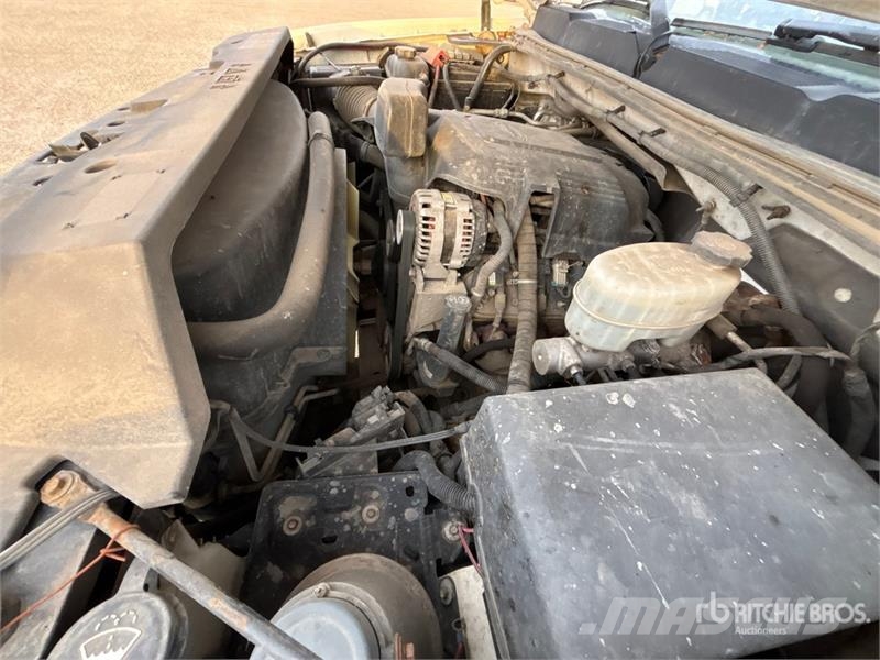Chevrolet Silverado 2500HD Ciężarówki typu Platforma / Skrzynia