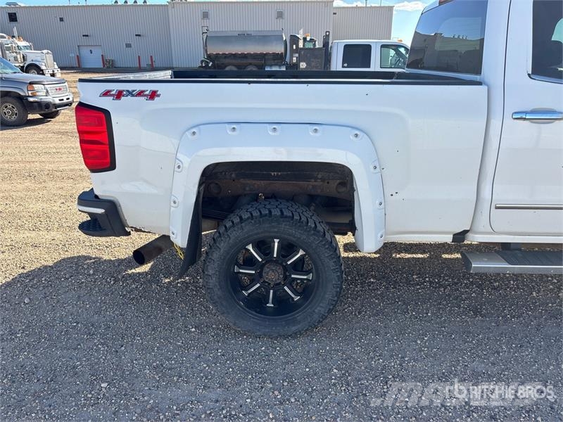 Chevrolet Silverado 2500 High Country 4x4 Crew Cab Pickup أخرى