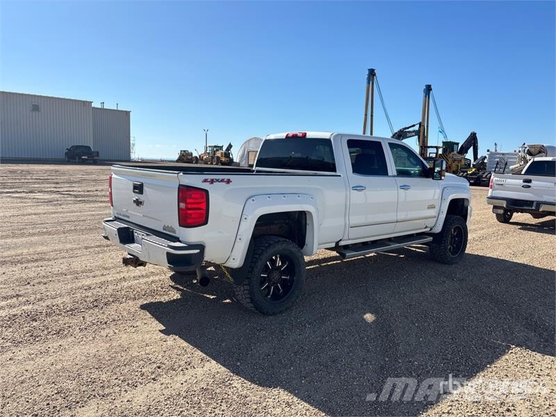Chevrolet Silverado 2500 High Country 4x4 Crew Cab Pickup Ostalo