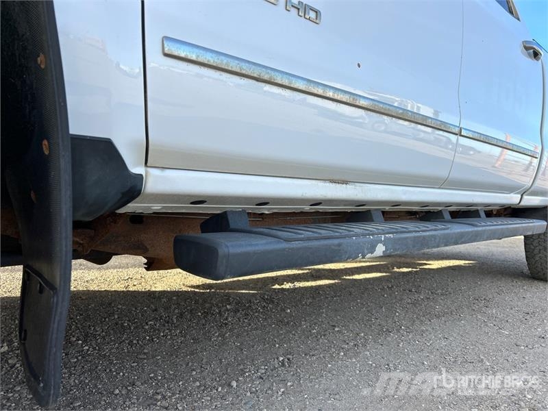 Chevrolet Silverado 2500HD LTZ 4x4 Crew Cab Pickup Andre varebiler