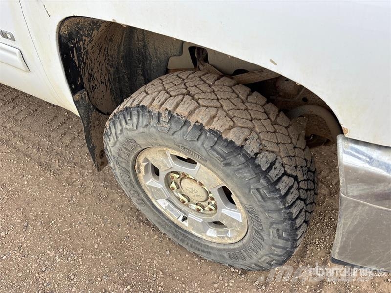 Chevrolet Silverado 2500HD 平板式/側卸式卡車