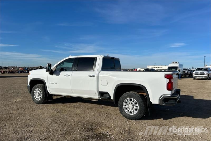Chevrolet Silverado 2500HD LTZ 4x4 Crew Cab Pickup Egyéb