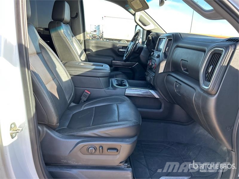 Chevrolet Silverado 2500HD LTZ 4x4 Crew Cab Pickup Egyéb