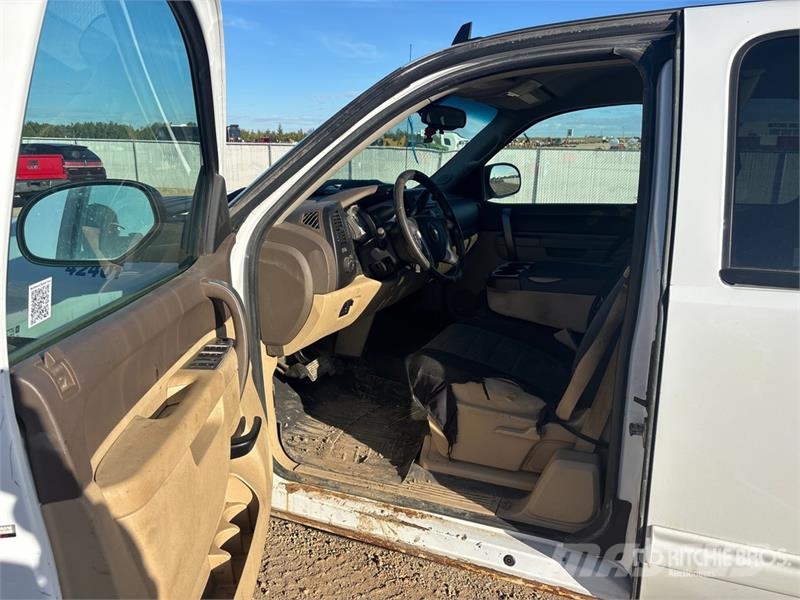 Chevrolet Silverado 2500 LT 4x4 Extended Cab Pickup Ostalo