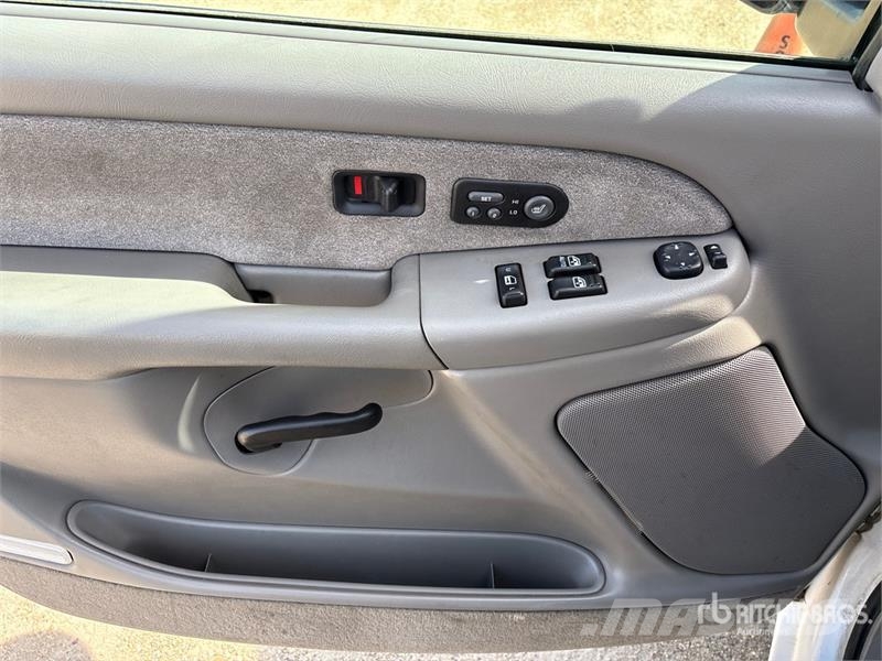 Chevrolet Silverado 2500 LT 4x2 Extended Cab Pickup Kita
