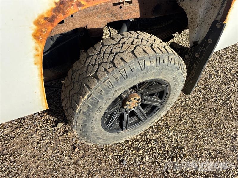 Chevrolet Silverado 2500 LT 4x4 Extended Cab Pickup أخرى