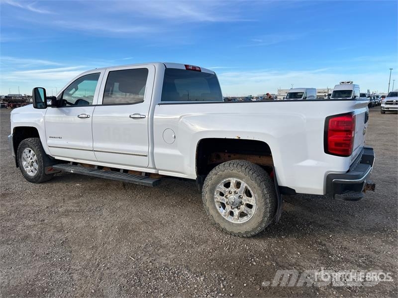 Chevrolet Silverado 2500HD LTZ 4x4 Crew Cab Pickup Andre varebiler