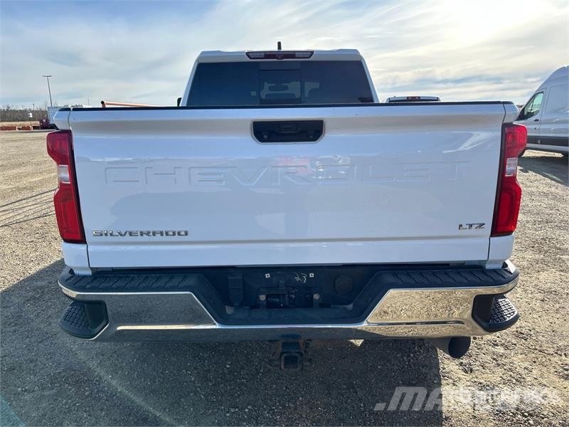 Chevrolet Silverado 2500HD LTZ 4x4 Crew Cab Pickup Egyéb