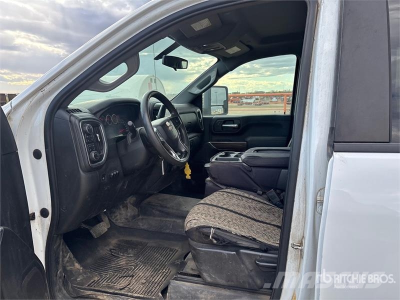 Chevrolet Silverado 2500HD 4x4 Crew Cab Pickup Други