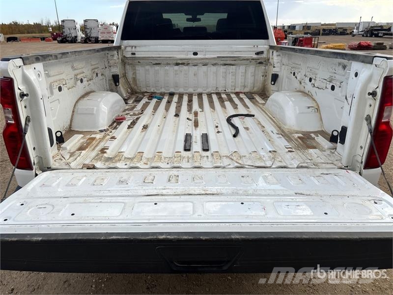 Chevrolet Silverado 2500HD 4x4 Crew Cab Pickup Други