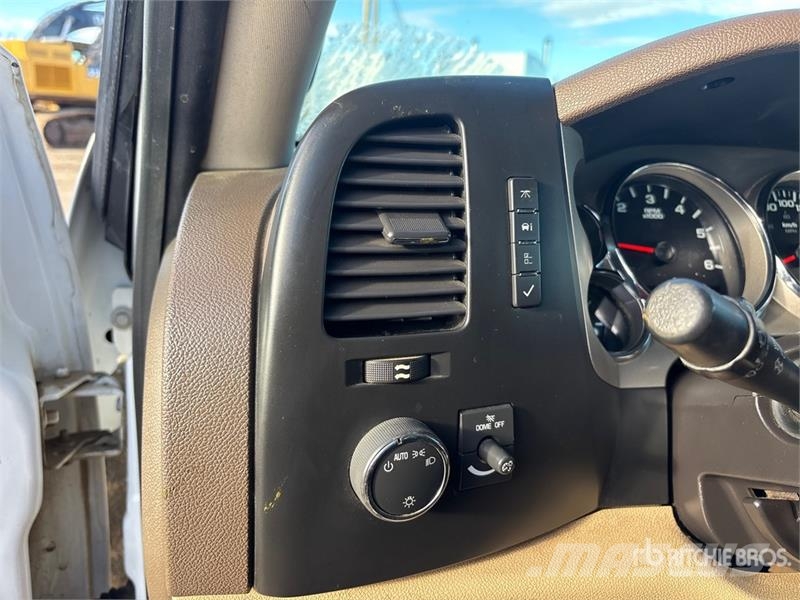 Chevrolet Silverado 2500 LT 4x4 Extended Cab Pickup أخرى