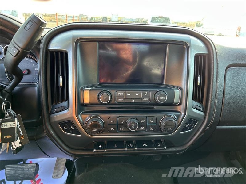 Chevrolet Silverado 2500HD LTZ 4x4 Crew Cab Pickup Andre varebiler